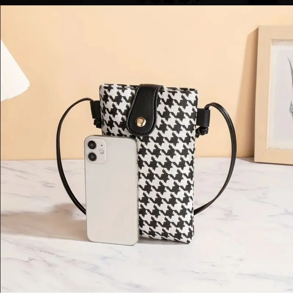 Stylish Black and White Houndstooth Women's mini bag - Picture 6 of 6